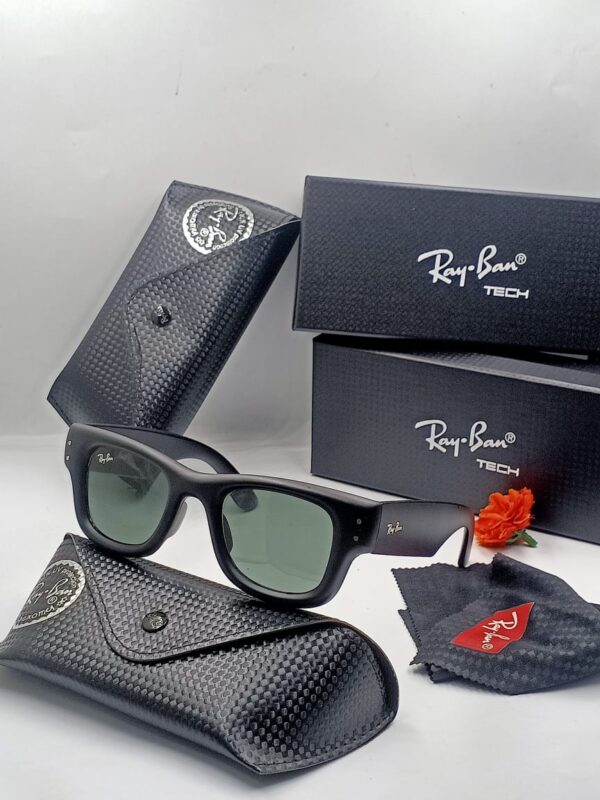Ray-Ban Wayfarer Classic Sunglasses – Matte Black / Green Lens